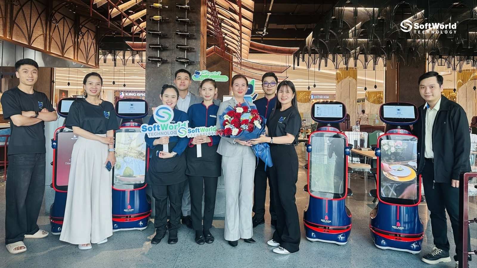 robot-phuc-vu-nha-hang-giai-phap-tu-dong-hoa-toi-uu-nhan-su-va-chi-phi-van-hanh